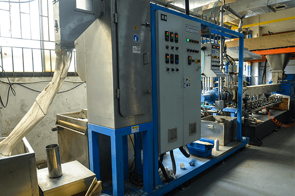 TPE原料设备一角